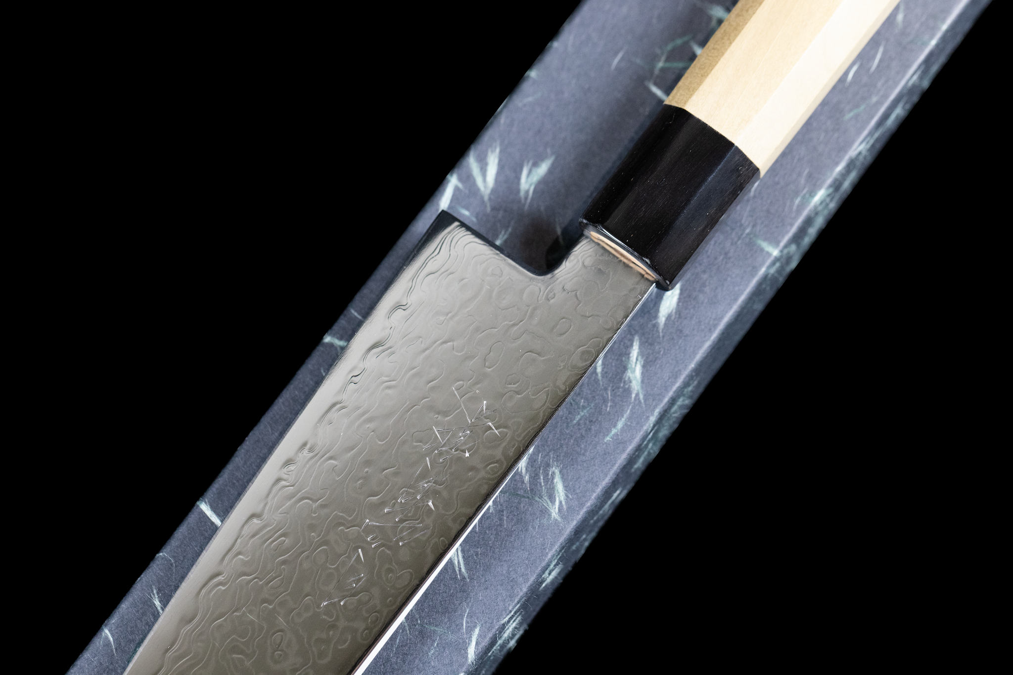 Gesshin Uraku 210mm Ginsanko Damascus Kiritsuke Wa-Gyuto