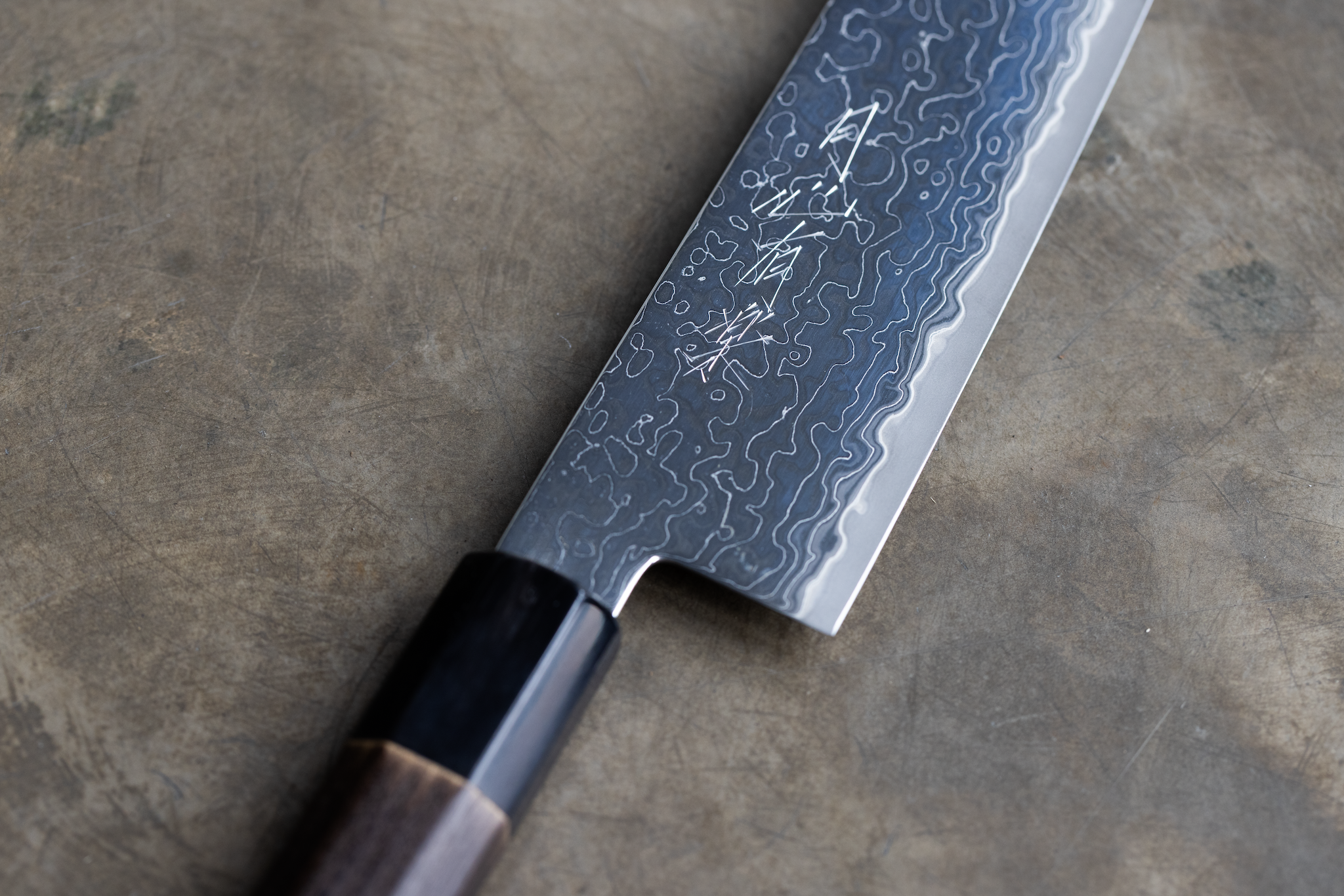Gesshin Uraku 210mm Ginsanko Damascus Kiritsuke Wa-Gyuto (Instagram Special)