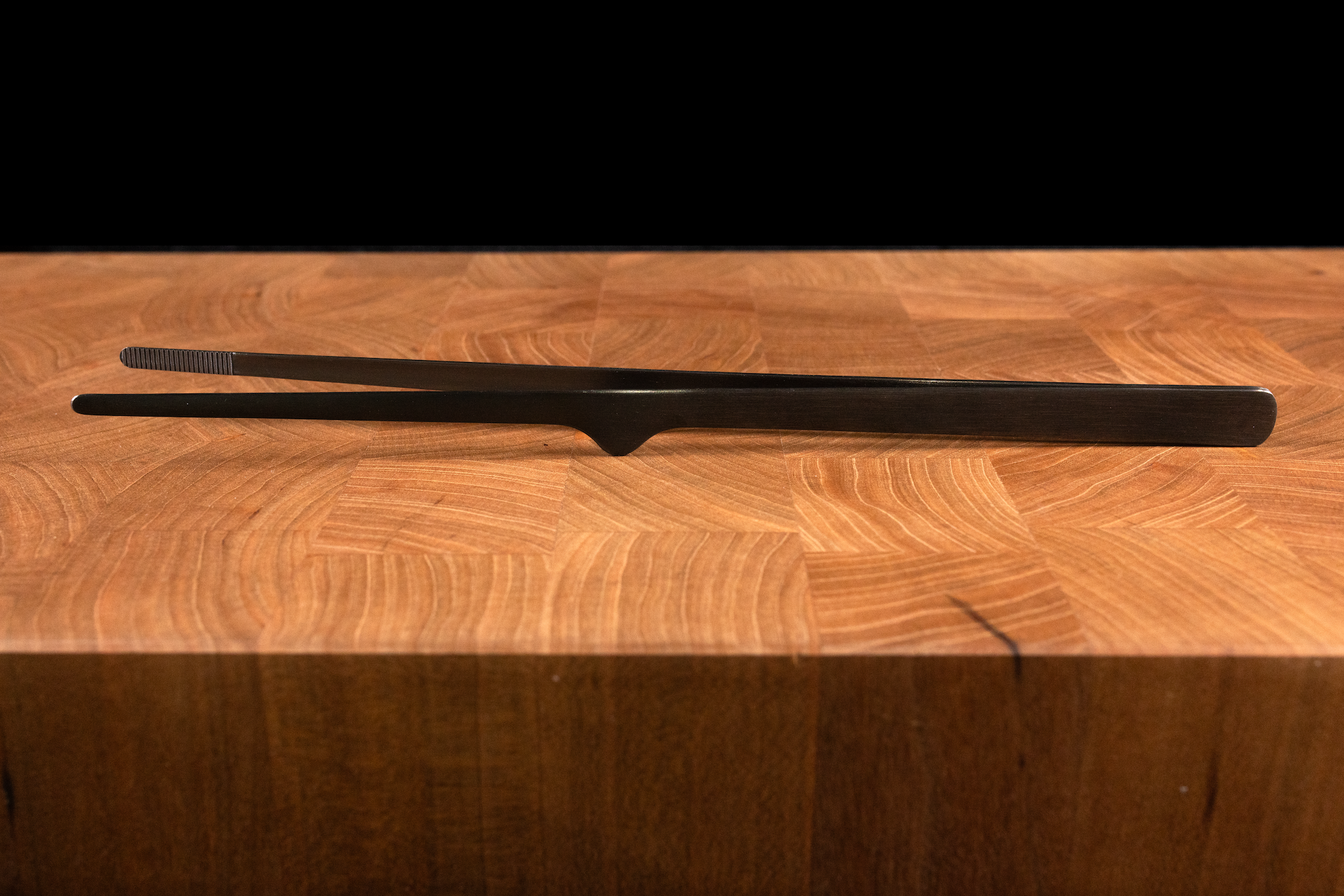 Gestura Stando Tweezer Gunmetal