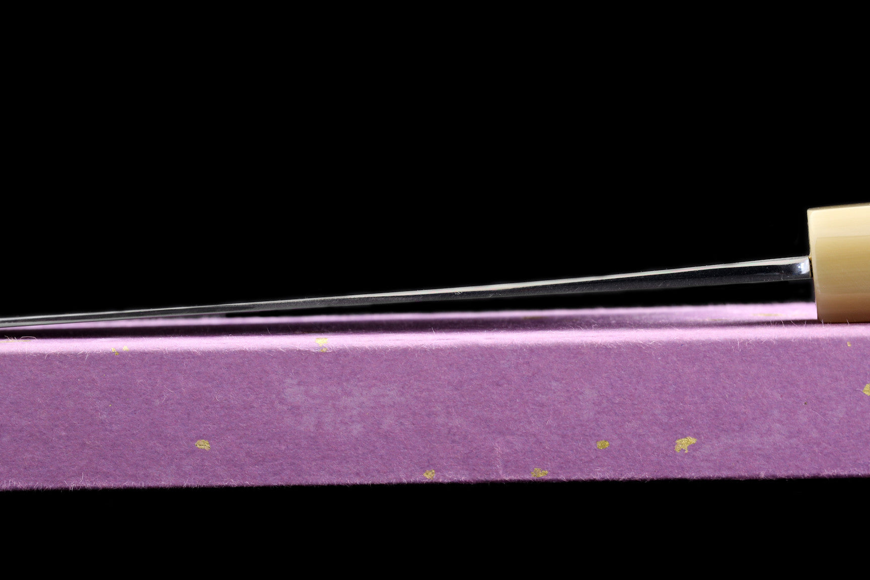 Gesshin Hide 180mm White #2 Hon-Kasumi Santoku (Heart)